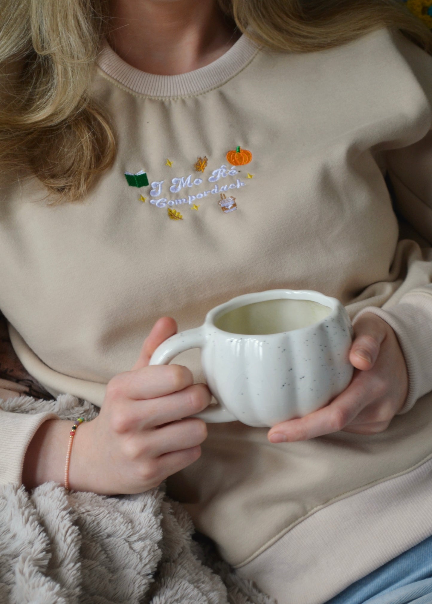 Irish ‘In My Cosy Era’ Sweatshirt Beige- I mo ré compordach