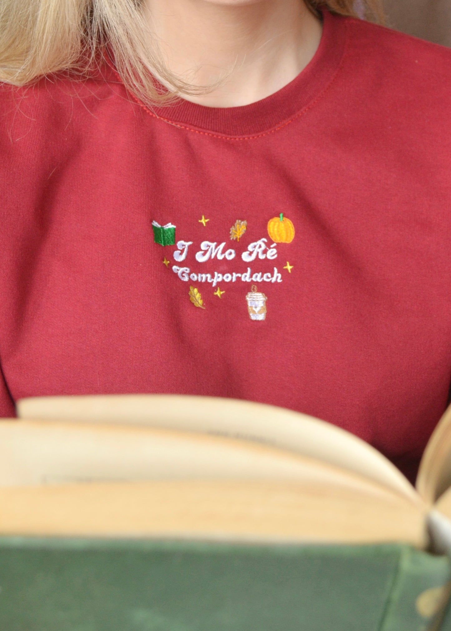 Irish ‘In My Cosy Era’ Sweatshirt Maroon - I mo ré compordach