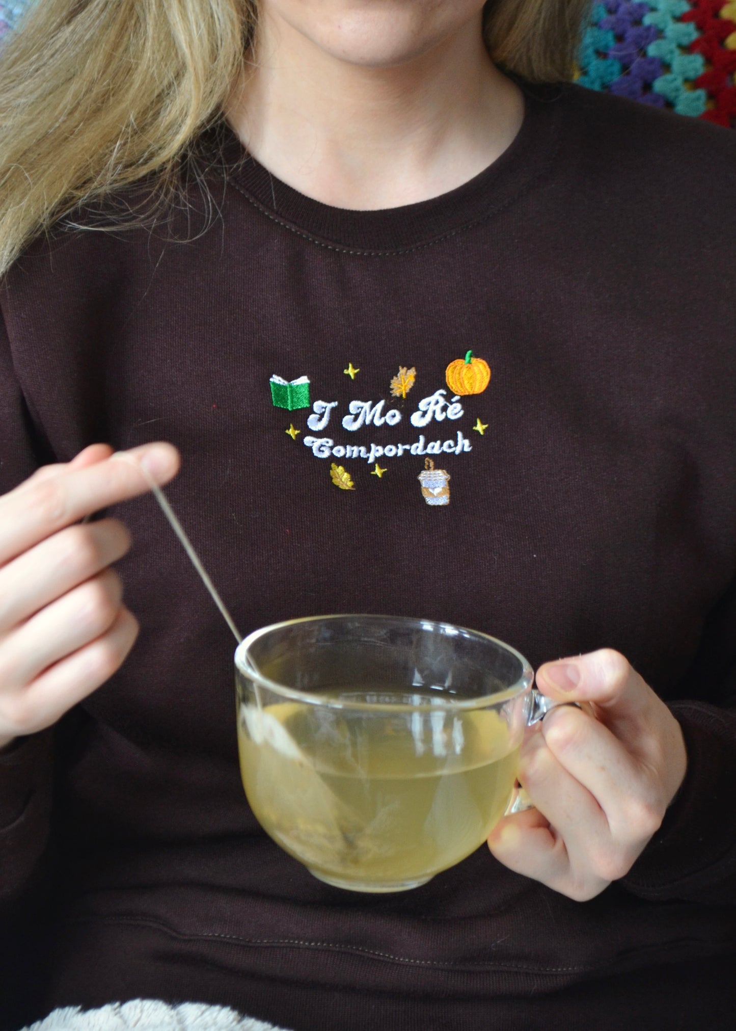 Irish ‘In My Cosy Era’ Sweatshirt Brown- I mo ré compordach