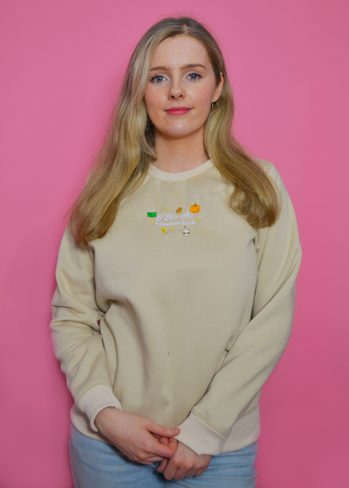 Irish ‘In My Cosy Era’ Sweatshirt Beige- I mo ré compordach