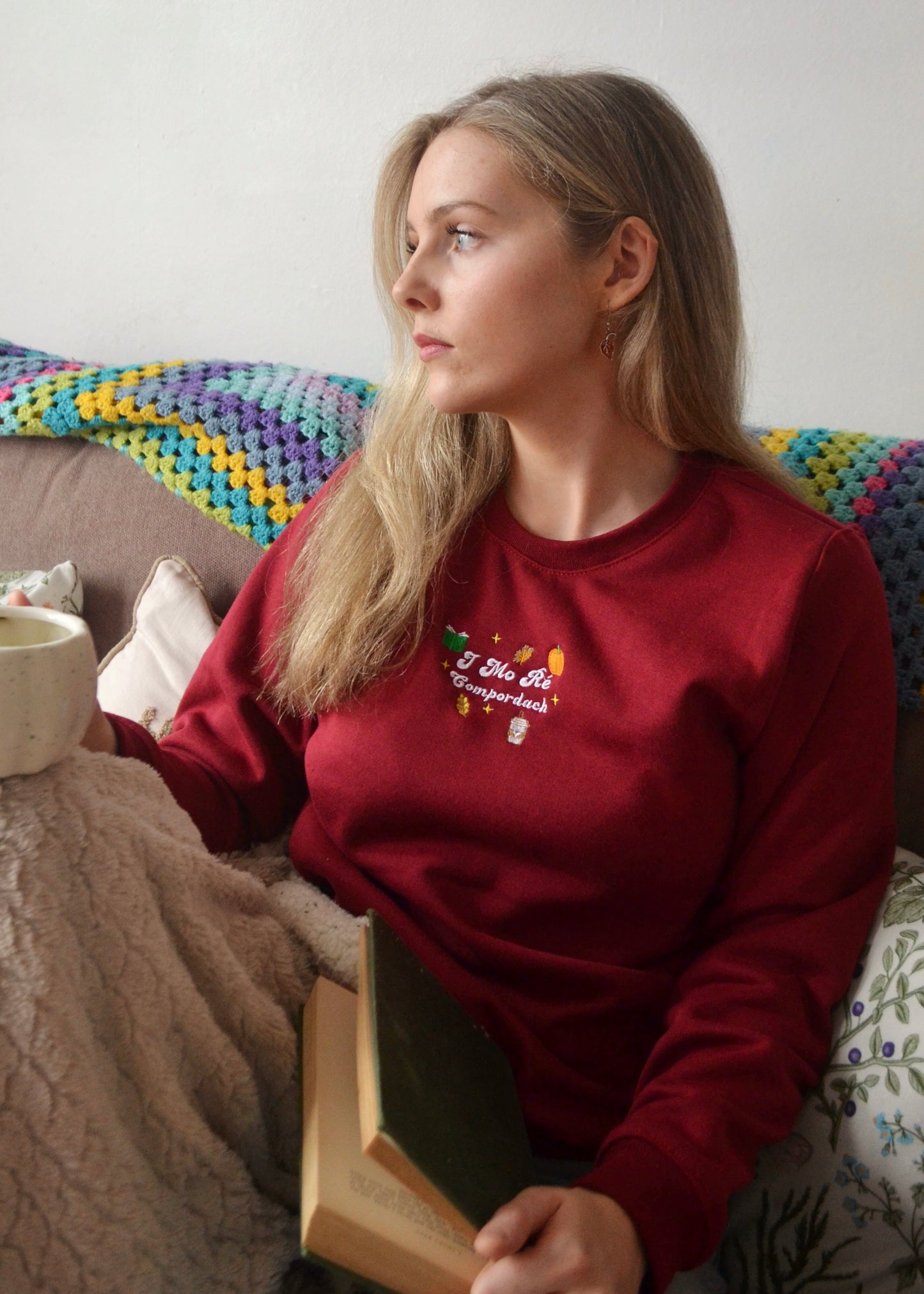 Irish ‘In My Cosy Era’ Sweatshirt Maroon - I mo ré compordach