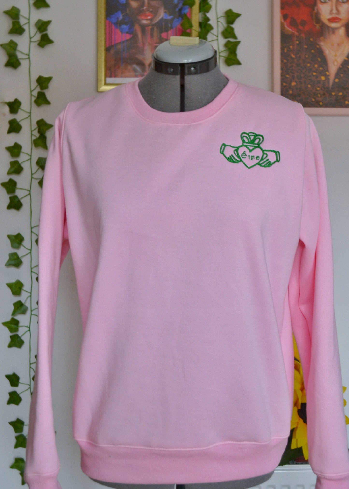 Pink Claddagh Sweatshirt – Green Embroidery