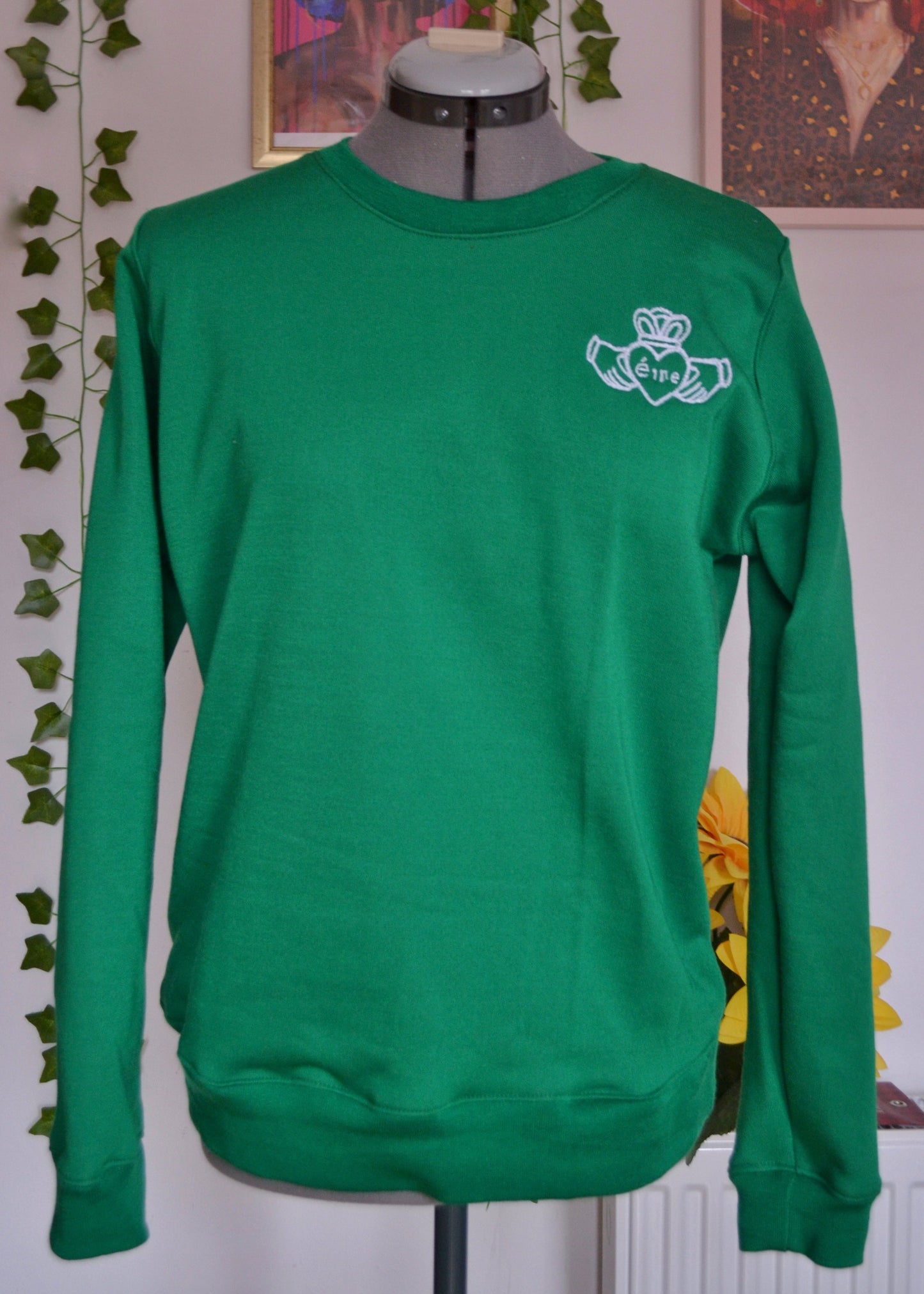 Green Claddagh Sweatshirt – White Embroidery