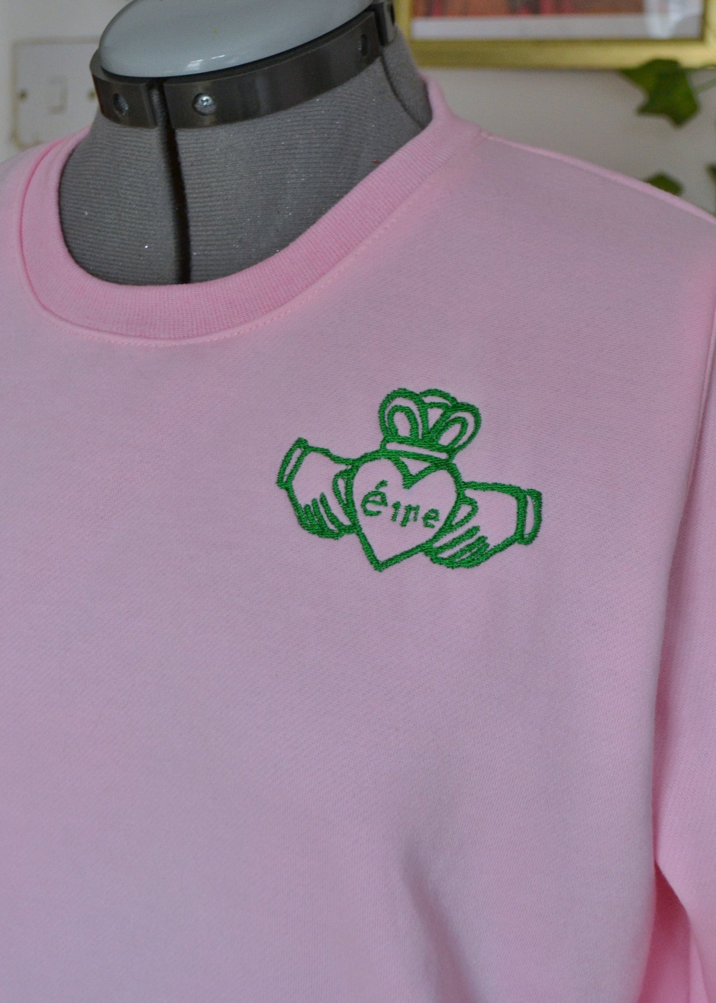 Pink Claddagh Sweatshirt – Green Embroidery